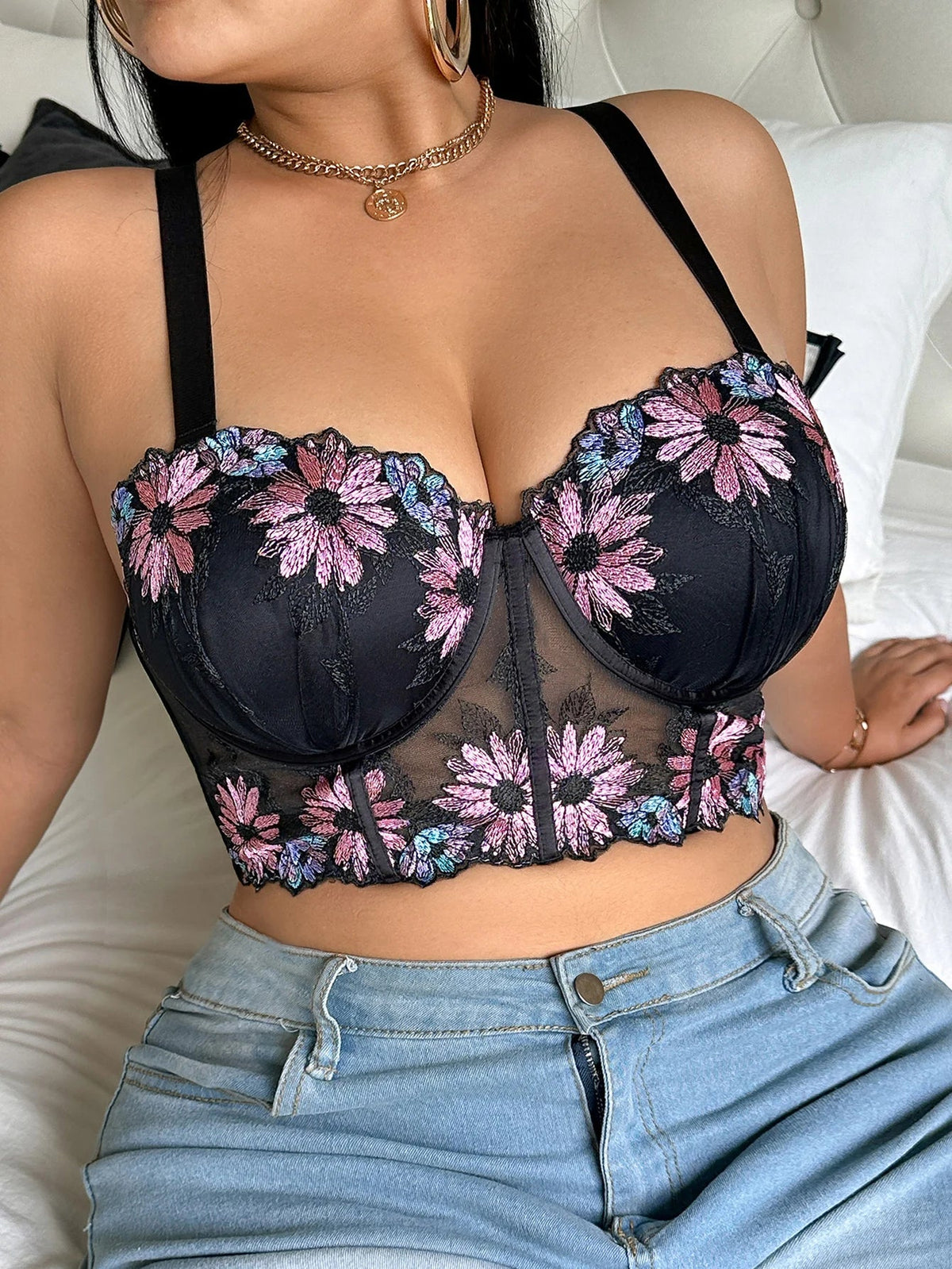 D E Thin Cup Bras Lace Embroidered Floral Push up Bra Wide Shoulder Straps Soft Side Support Underwire Bra for Women